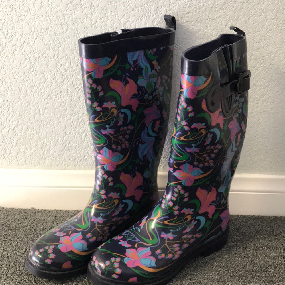 Rain boots never used, new